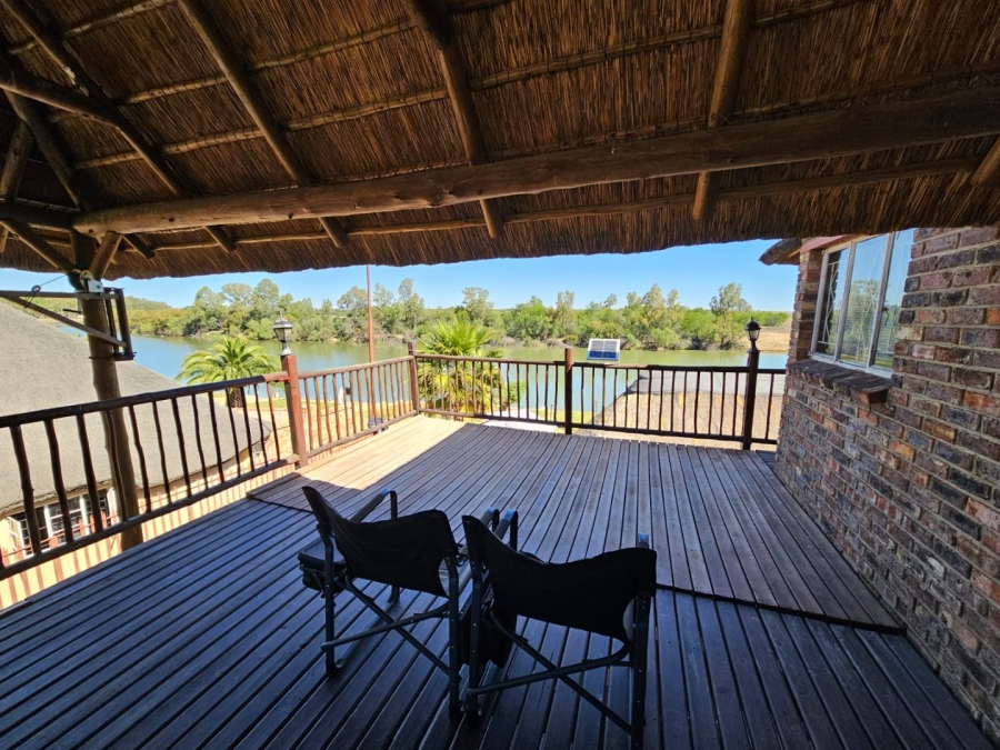 5 Bedroom Property for Sale in Bloemhof North West
